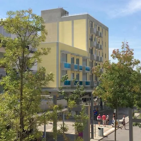 Flat With Two Terraces And Parking Apartman